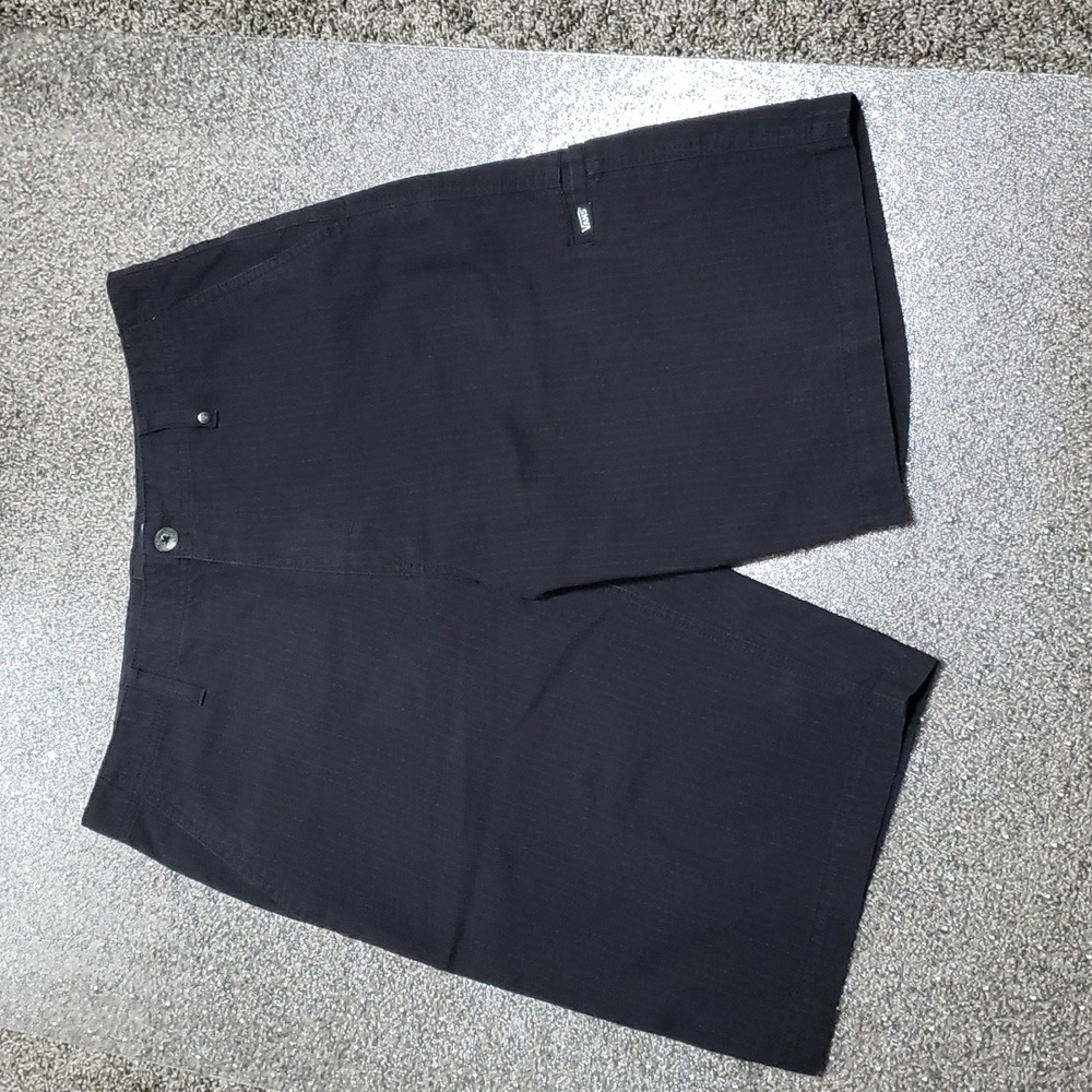 Vans 2011 Black w/ Red Pinstripe Shorts Size 32